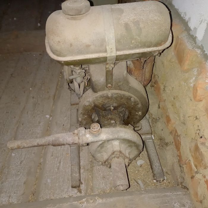 Бензинова мотопомпа