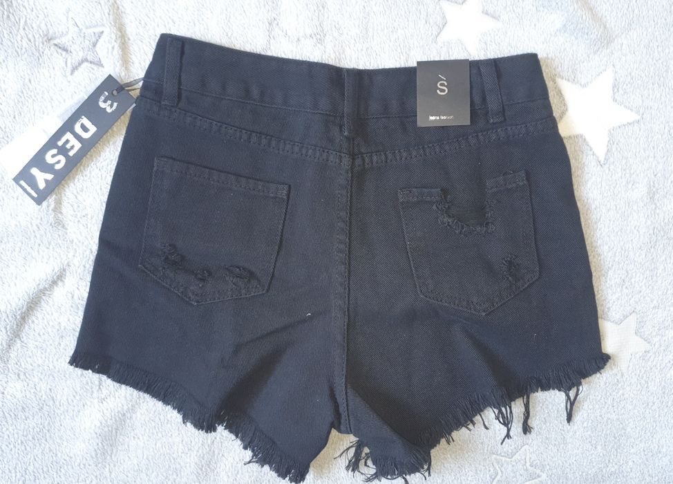 Dżinsowe poszarpane szorty