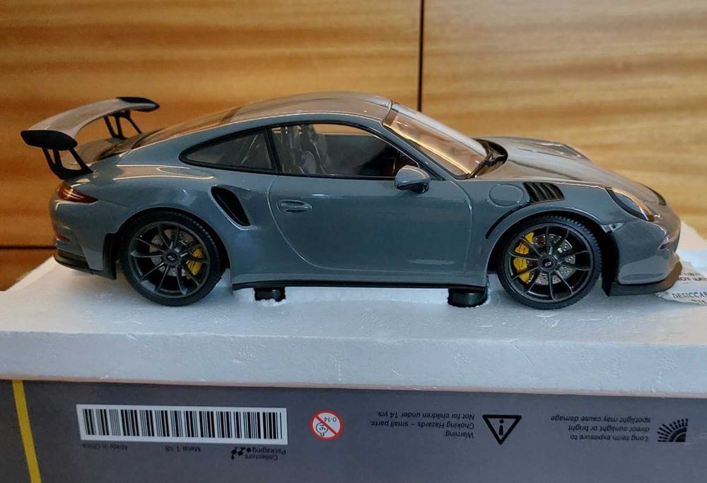 Porsche 911 (991) GT3 2017 RS Minichamps 1:18