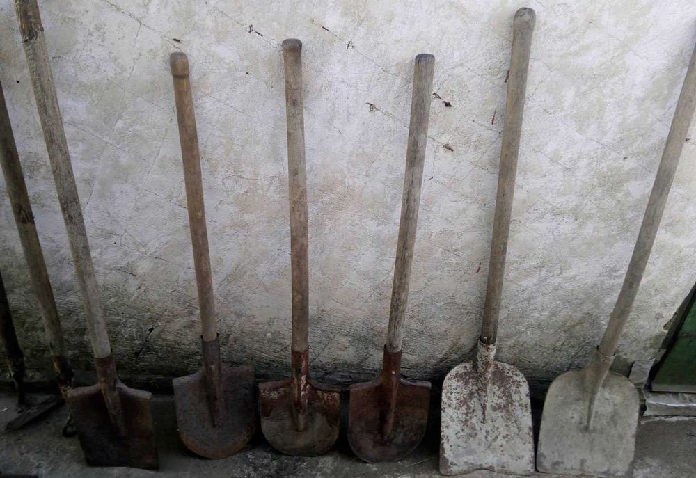 Граблі, сапки, лопати