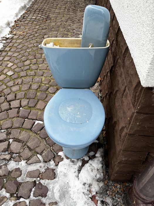 Oddam za darmo toalete  umywalke i baterie