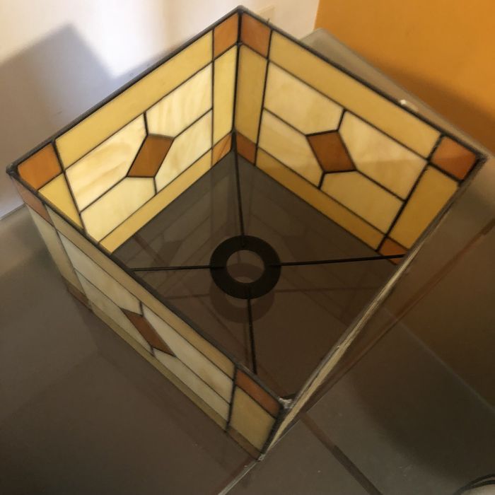 Candeeiro muito bonito e está impecável