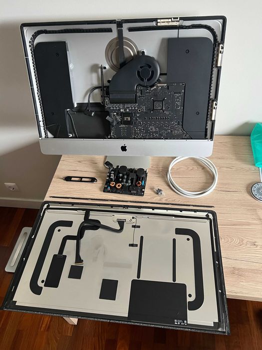 iMac 27” Retina 5K 2017 Avariado para Peças – Com Caixa