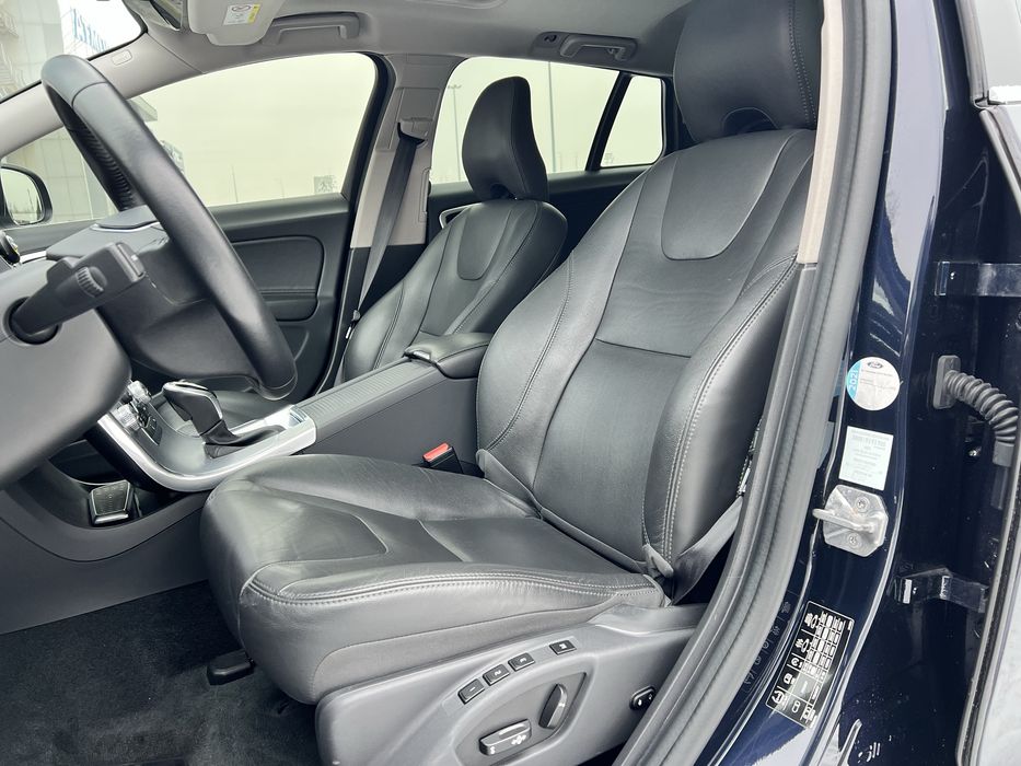 Volvo v60 2.0 4D Автомат Не фарбована