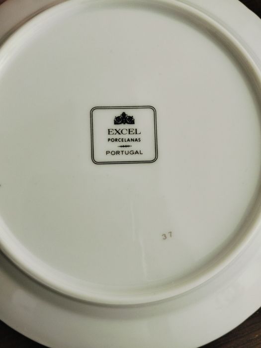 6 pratos rasos e 6 de doce, muito bonitos, da Spal, NOVOS