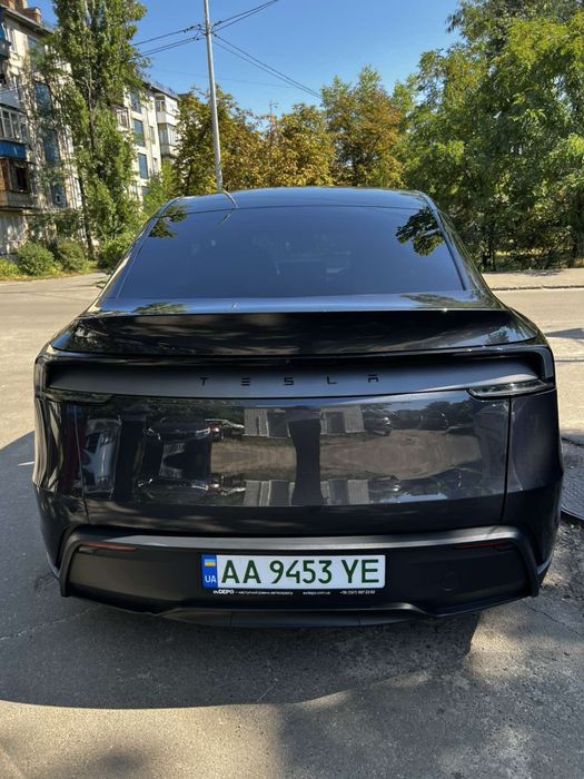 Продам Tesla model Y.