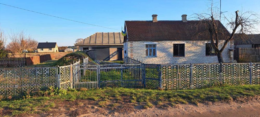 Будинок 25 км від Луцька
