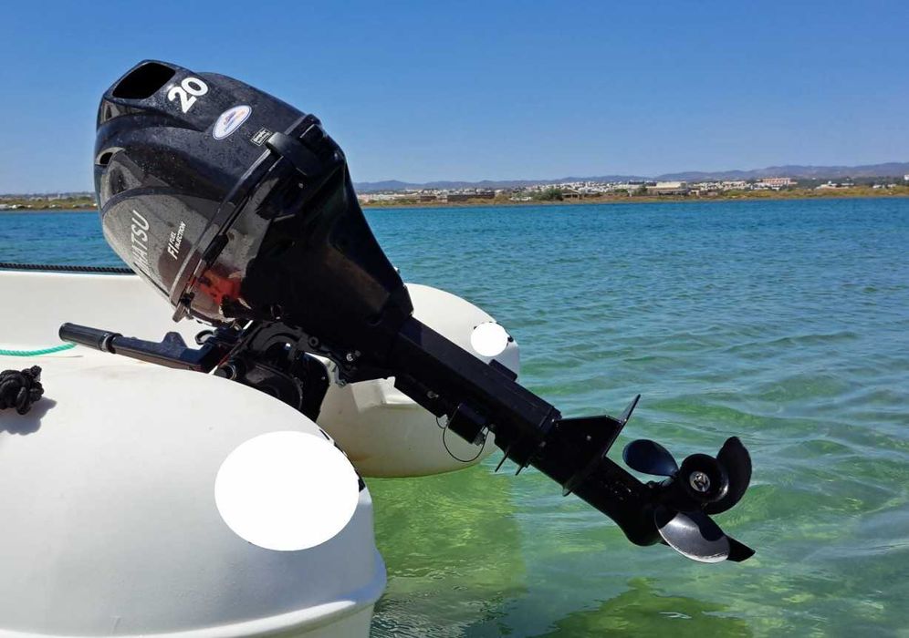 Barco a motor Whaly 435 c/ motor Tohatsu 20 CV 4 Tempos