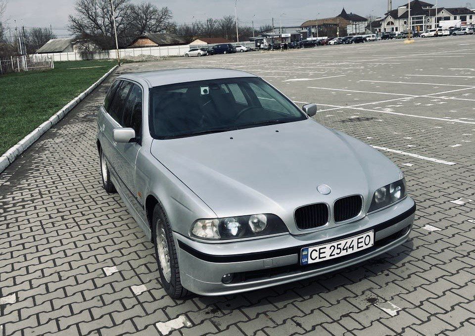 BMW  5 (E39) продам моє авто