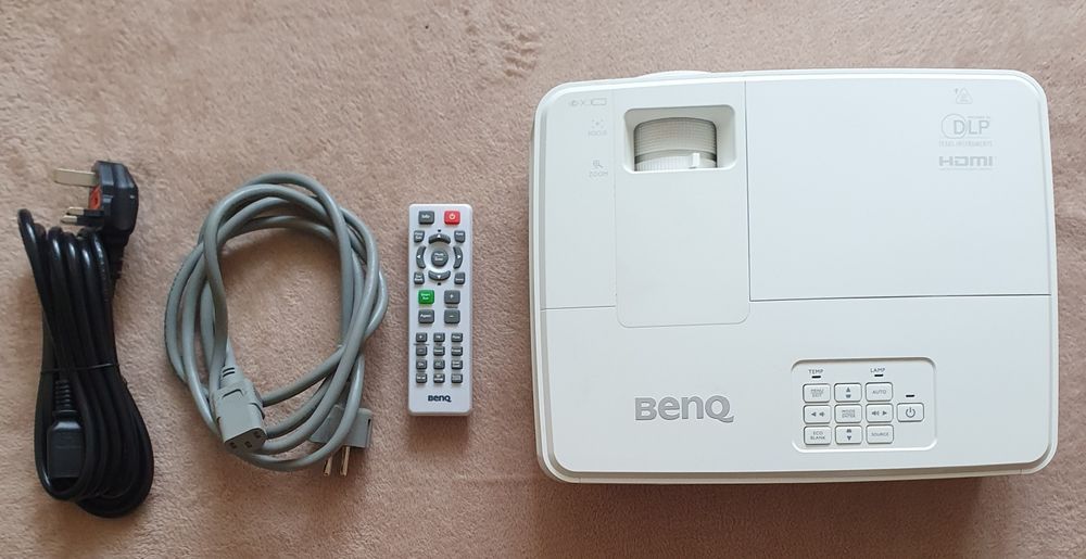 Sprzedam projektor BenQ MX525  w bardzo dobrym stanie technicznym  I wizualnym.