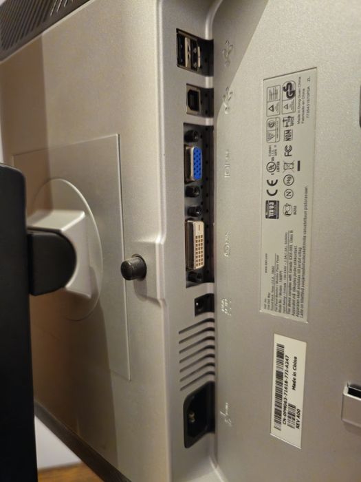 Dell UltraSharp 1908FP 19" - Pivot | DVI VGA Hub USB | Kraków