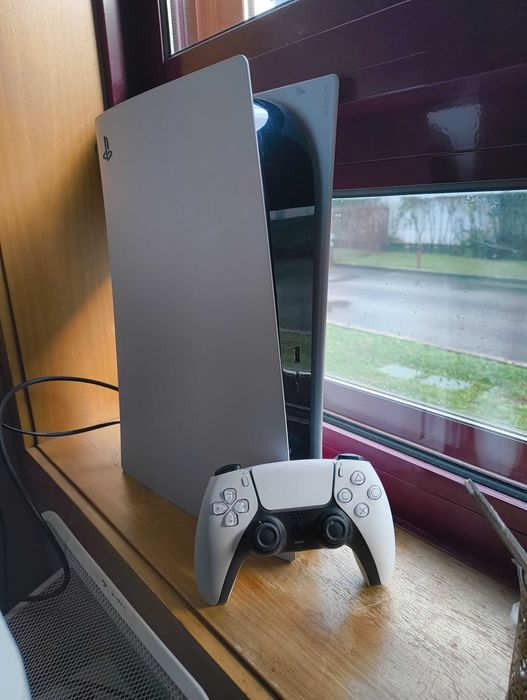 PS5 Standard, como nova