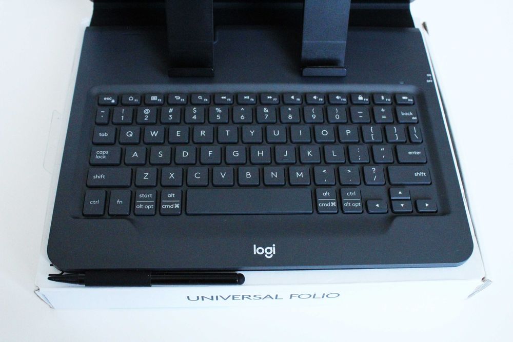Logitech Universal Folio 9–10" etui z klawiaturą Bluetooth iOS Android