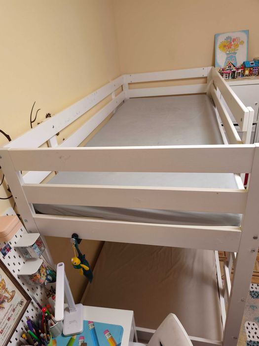 Łóżko piętrowe drewniane wraz z materacami Ikea  wymiary 90x200 cm
