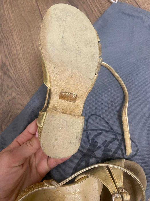 Туфлі для бальних танців