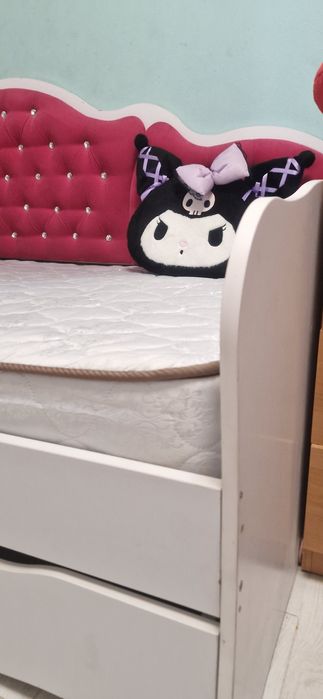 Продам ЛІЖКО  з рожевою мʼякою спинкою та бортиком!