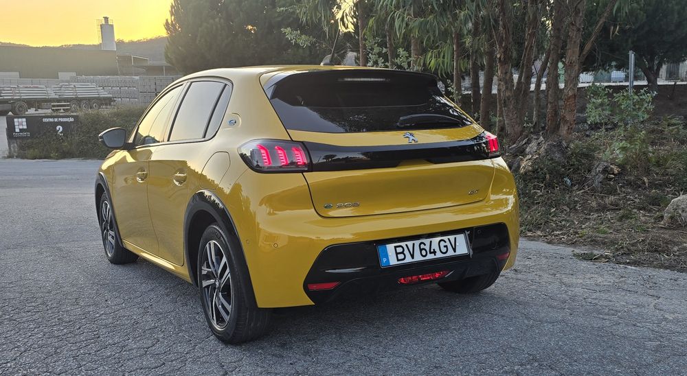 Peugeot e-208 GT line