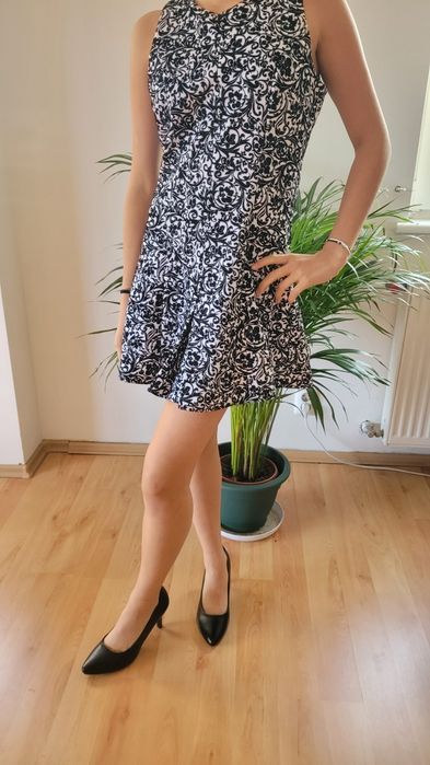 Śliczna sukienka aksamitna r. S