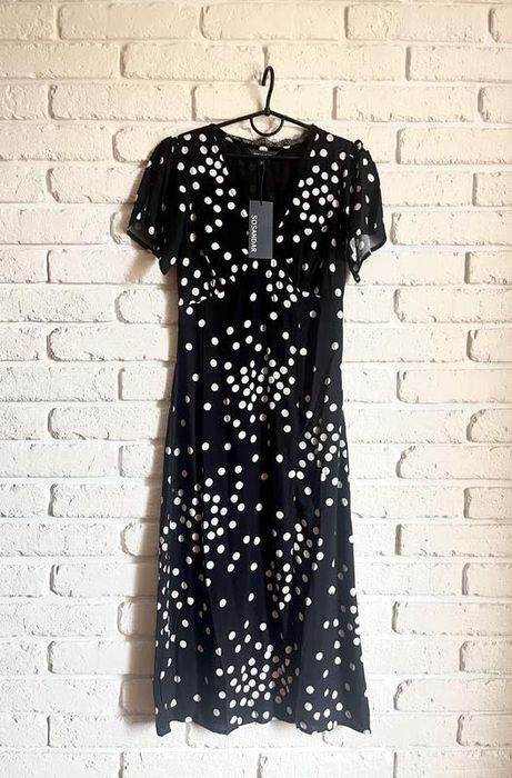 Сукня жіноча в горошок, класного бренду Sosandar