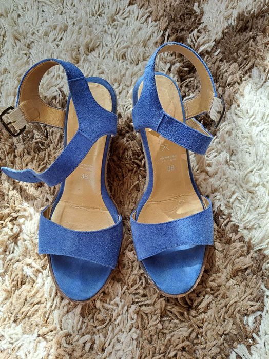 Замшевые босоножки