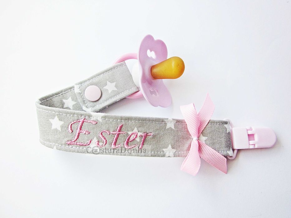 Fita de Chucha com o nome "Ester" bordado