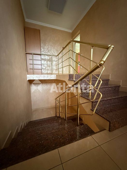 Оренда приміщення та/або будинку в центрі с-ща Лужани - 252 м2
