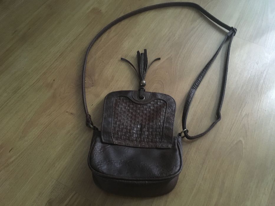 Torebka mała listonoszka brązowa regulowany pasek