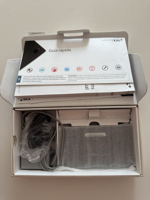 Приставка Nintendo DSI Black, с коробкой и зарядкой