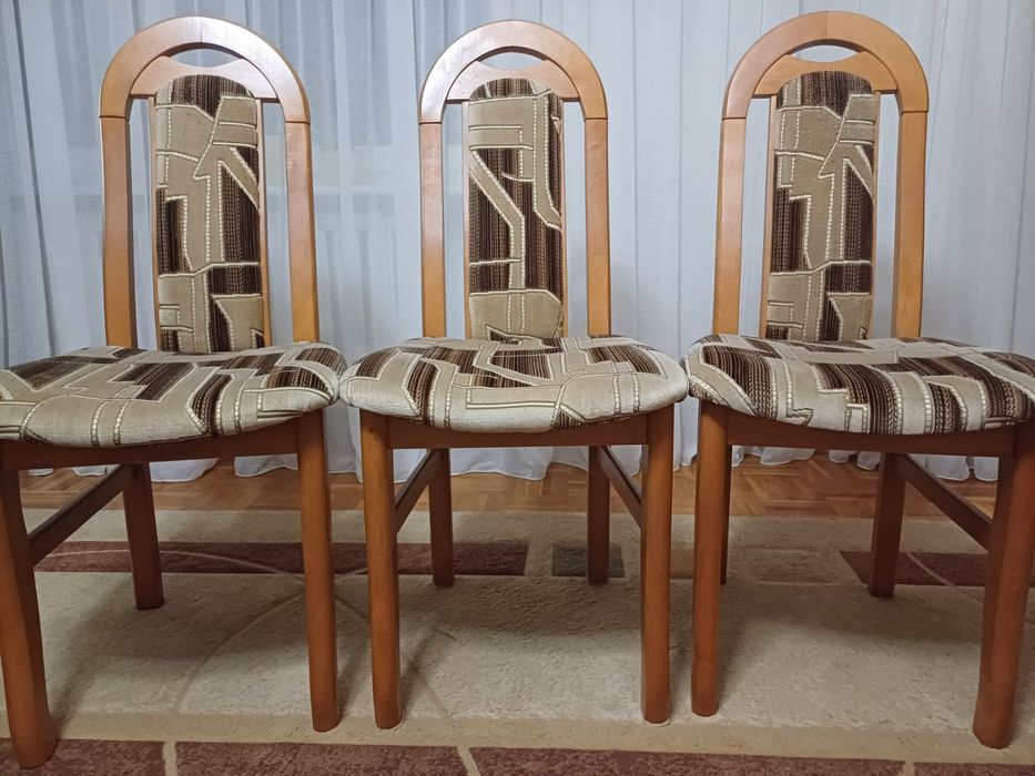 Krzesła plus stolik TV