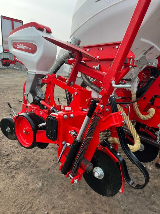 Siewnik talerzowy 4 rzędowy do kukurydzy, słonecznika, buraka, fasoli.