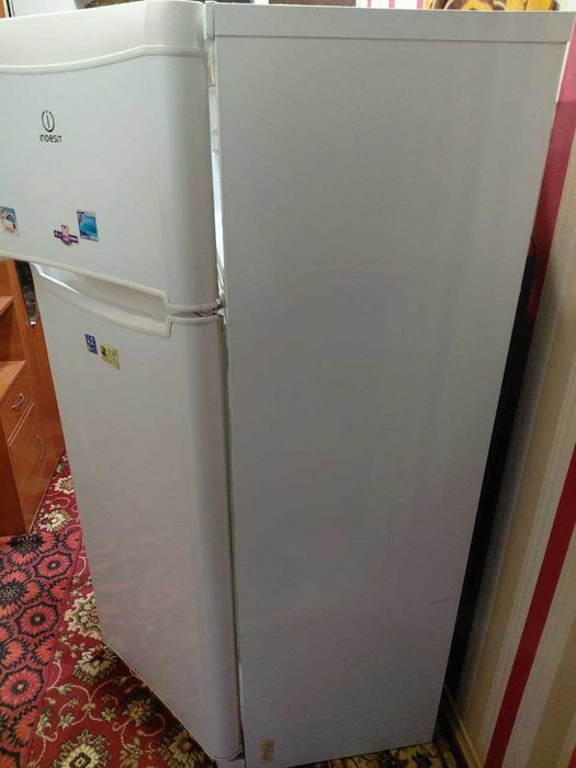 Двокамерний холодильник INDESIT у хорошому стані