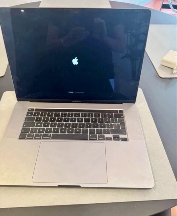 Apple MacBook Pro - 16 polegadas - 16GB RAM -512GB HD - Intel i7