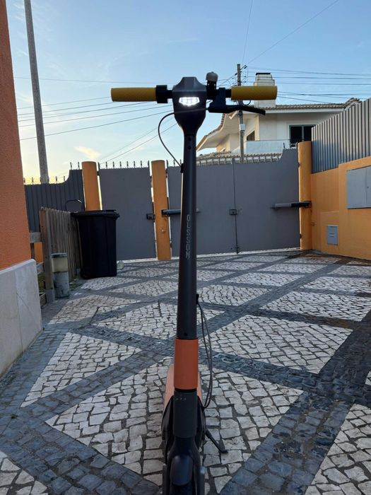 Trotinete elétrica Olsson Rino 8,5" com Manual