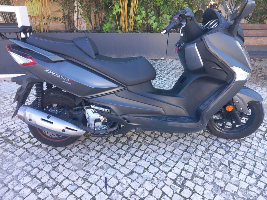 Sym GTS 125 i com abs e starte stop