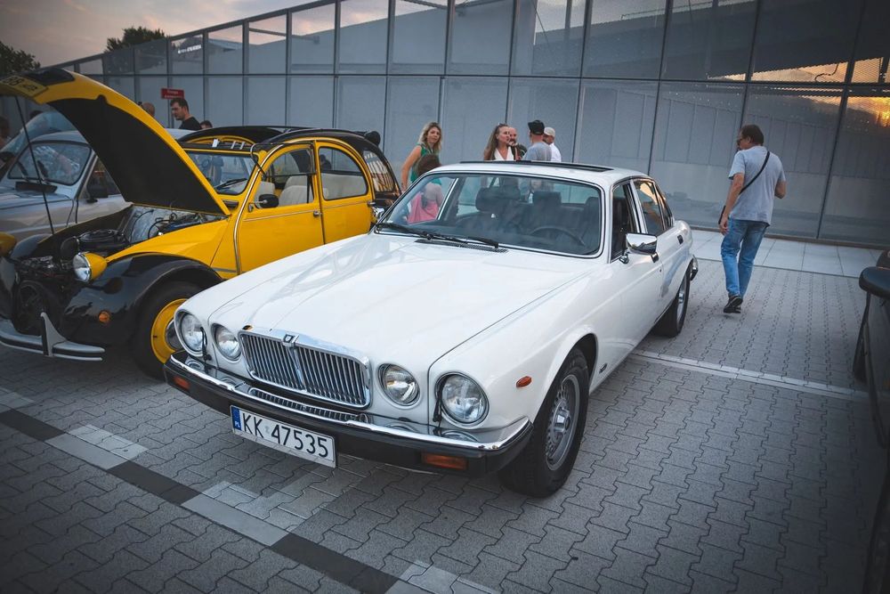 Jaguar XJ