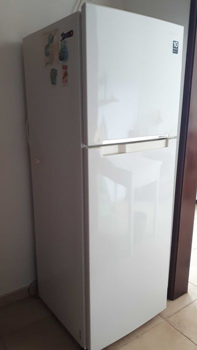 Frigorífico Samsung de 2 portas com congelador