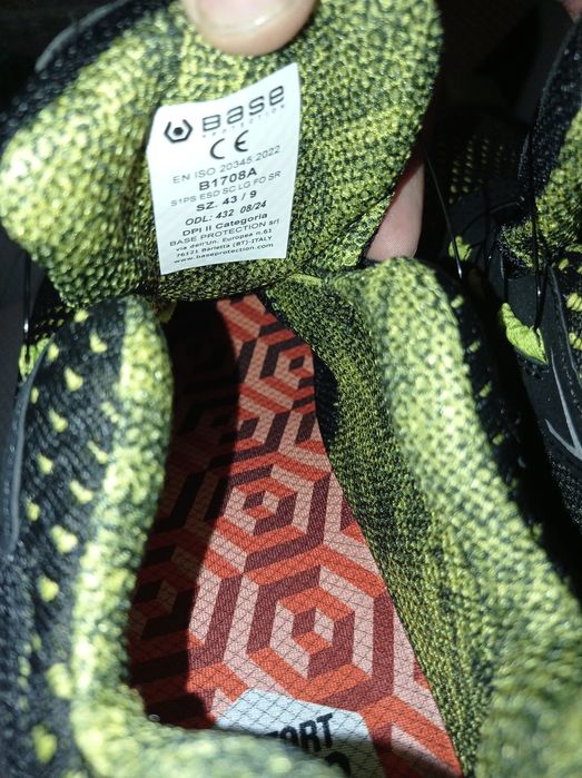 Sapatilha de segurança BASE novas 43