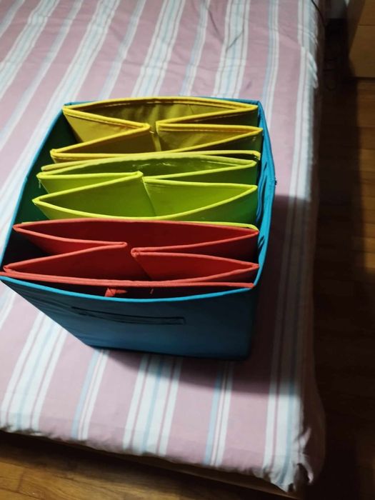 Puff em caixa coloridos