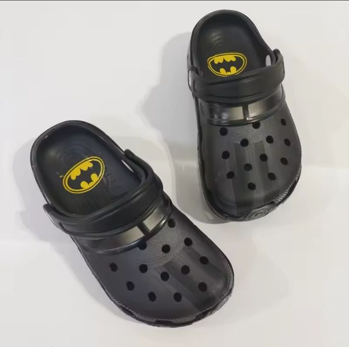 Batman ala Crocs, dla fana klapki Batmobil