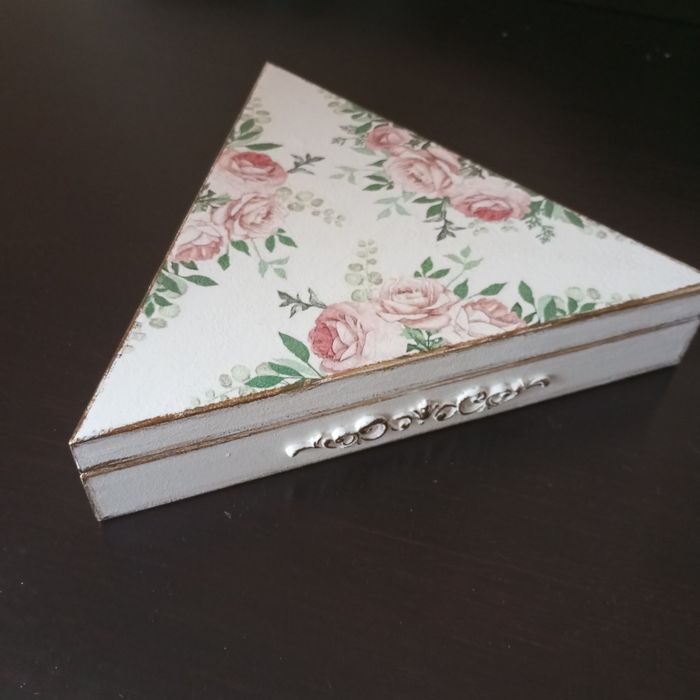 trójkątna szkatułka/ pudełko drewniane  decoupage