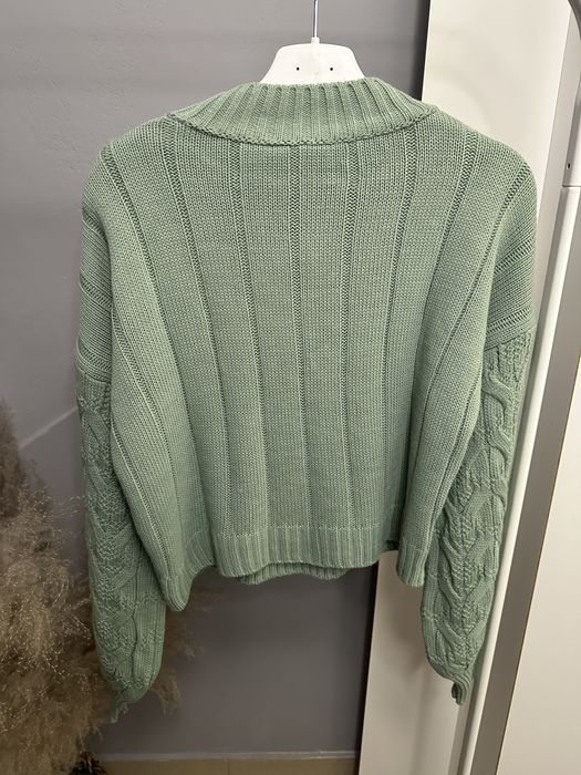 Sweter Latynka krótki warkoczowy splot szałwiowy kolor