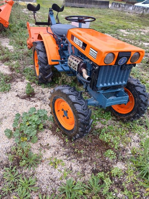 Trator Kubota com frese