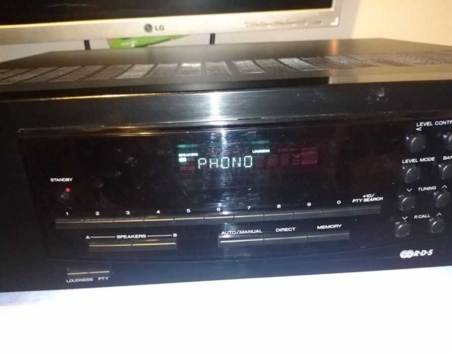 Amplificador Kenwood com rádio RDS