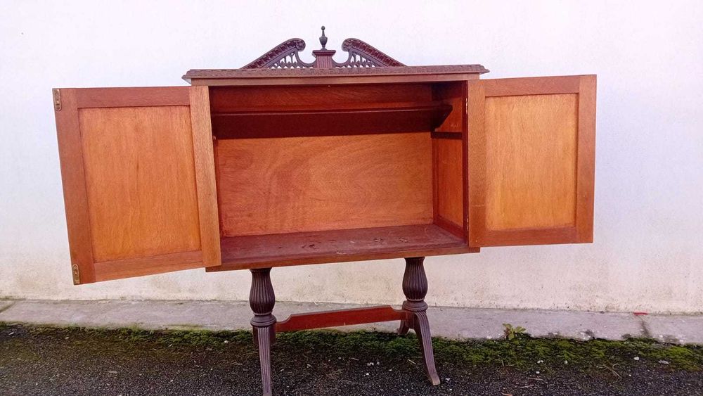 Móvel Antigo Bar