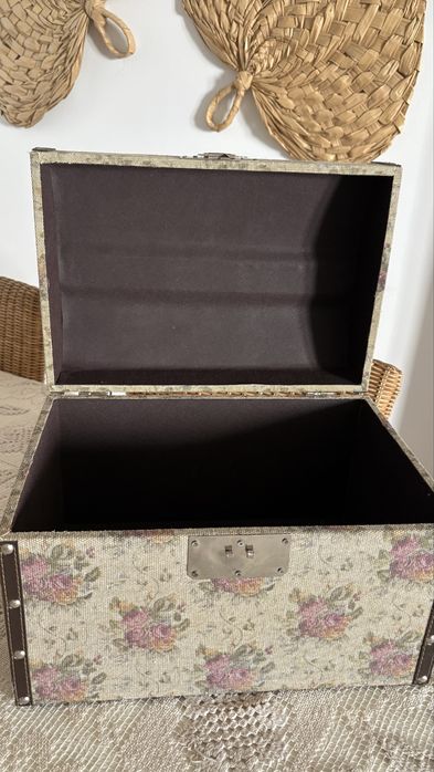 Baú vintage muito bonito