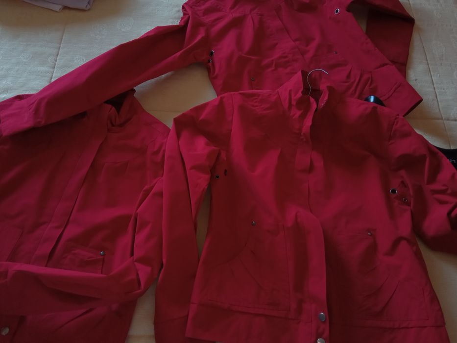Parkas S e L vermelhas novas