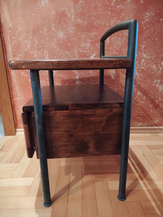 Stolik nocny żeliwny