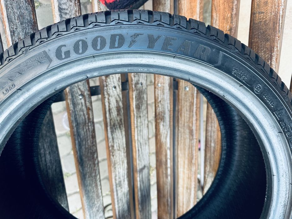 Шини зимові 225/40 R18 (92V) Good Year Ultragrip 8