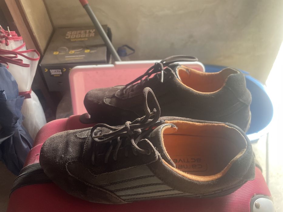 Bota de aço tamanho 42  ficou grande e tenis de bico de aço ficou pequeno trico poe bumero  40 ou se preferir vendo os outros tenis 10