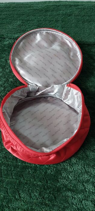 Kosmetyczka czerwona okrągła